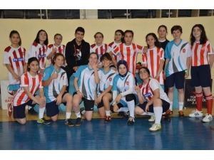 Bilecikspor Kız Futbol Takımından Anlamlı Engelliler Günü Mesajı