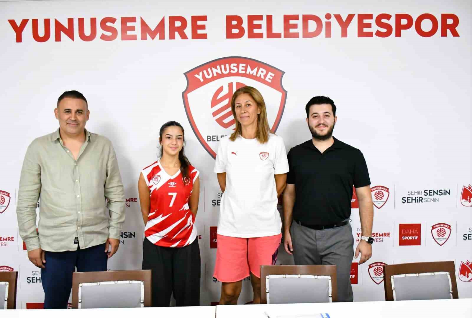yunusemre-belediyespor-genc-libero-eylul-aydemir-i-renklerine-bagladi