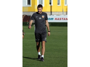 Artem Kravets İlk Kez Forma Giydi