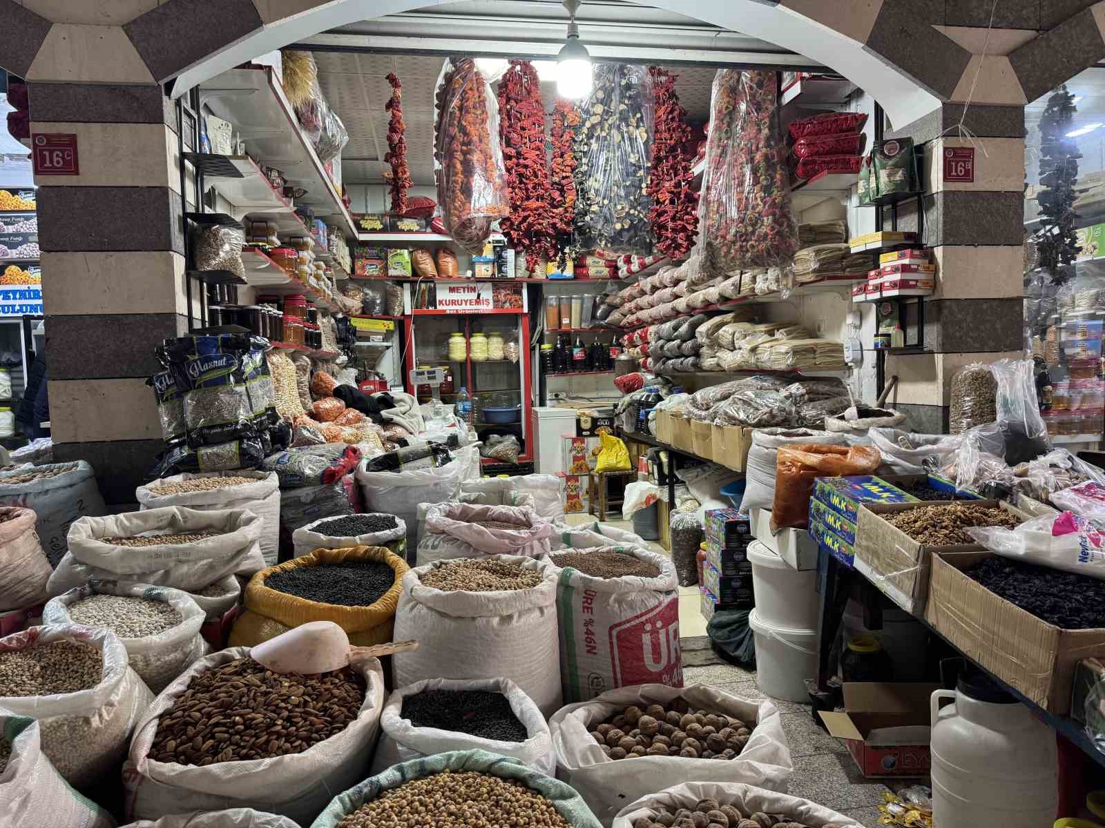 cermik-kuruyemis-pazarina-yogun-ilgi