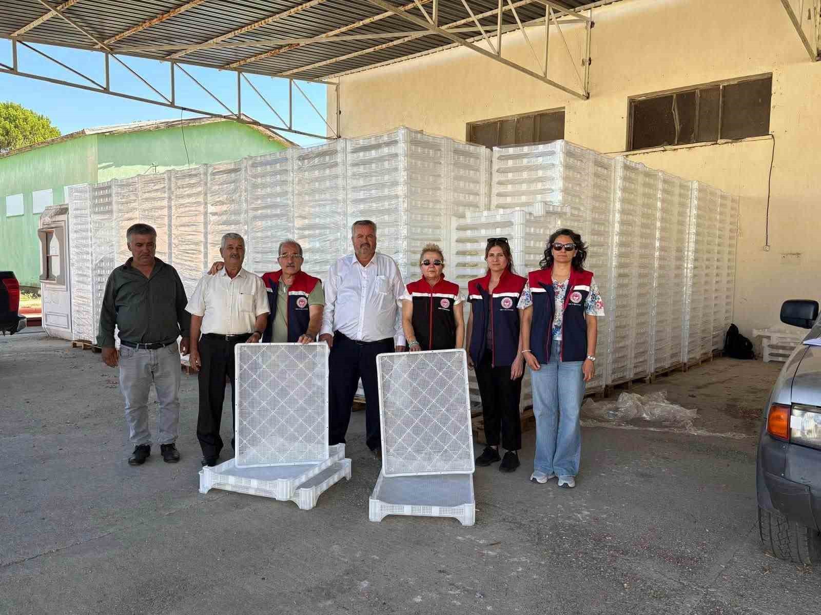 nazilli-de-incir-ureticilerine-2-bin-400-kurutma-kereveti-destegi