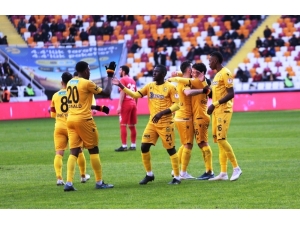 Ziraat Türkiye Kupası: Yeni Malatyaspor: 2 - Keçiörengücü: 0 (İlk Yarı)