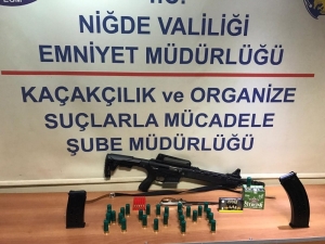Niğde’de Eğlence Merkezinde Silah Ele Geçirildi