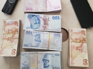 Dolandırıcılar ‘Kimlik Bilgilerinizle Kuyumcu Soymuşlar’ Dedi Yaşlı Kadını Polis Ekipleri Kurtardı