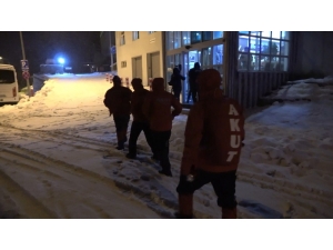 Kayıp 2 Dağcıyı Arayan Ekipler Sabahın İlk Işıklarında Arama Çalışmalarına Yeniden Başladı