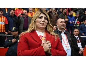 Kayserispor Başkanı Berna Gözbaşı Umutlu