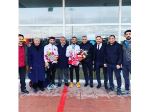 Şampiyon Gibi Karşılandı