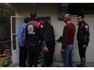 Annesini Rehin Alan Eski Boksöre Biber Gazlı Müdahale