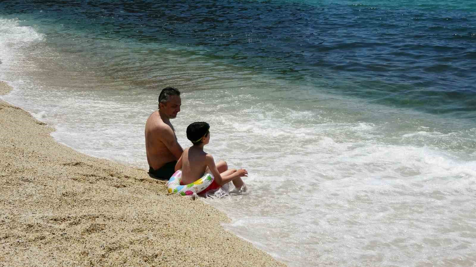 alanya-da-termometreler-31-dereceyi-gosterdi-sahiller-doldu