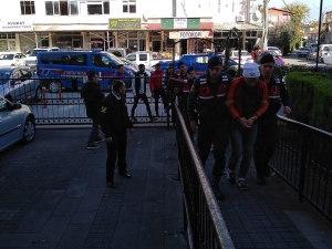 Villalardan Hırsızlık Yapan 3 Kişi Tutuklandı