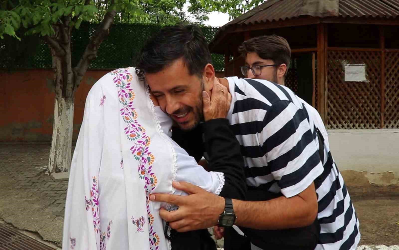 insanlik-olmemis-dedirttiler-cuzdanini-kaybeden-yasli-kadini-sevindirdiler
