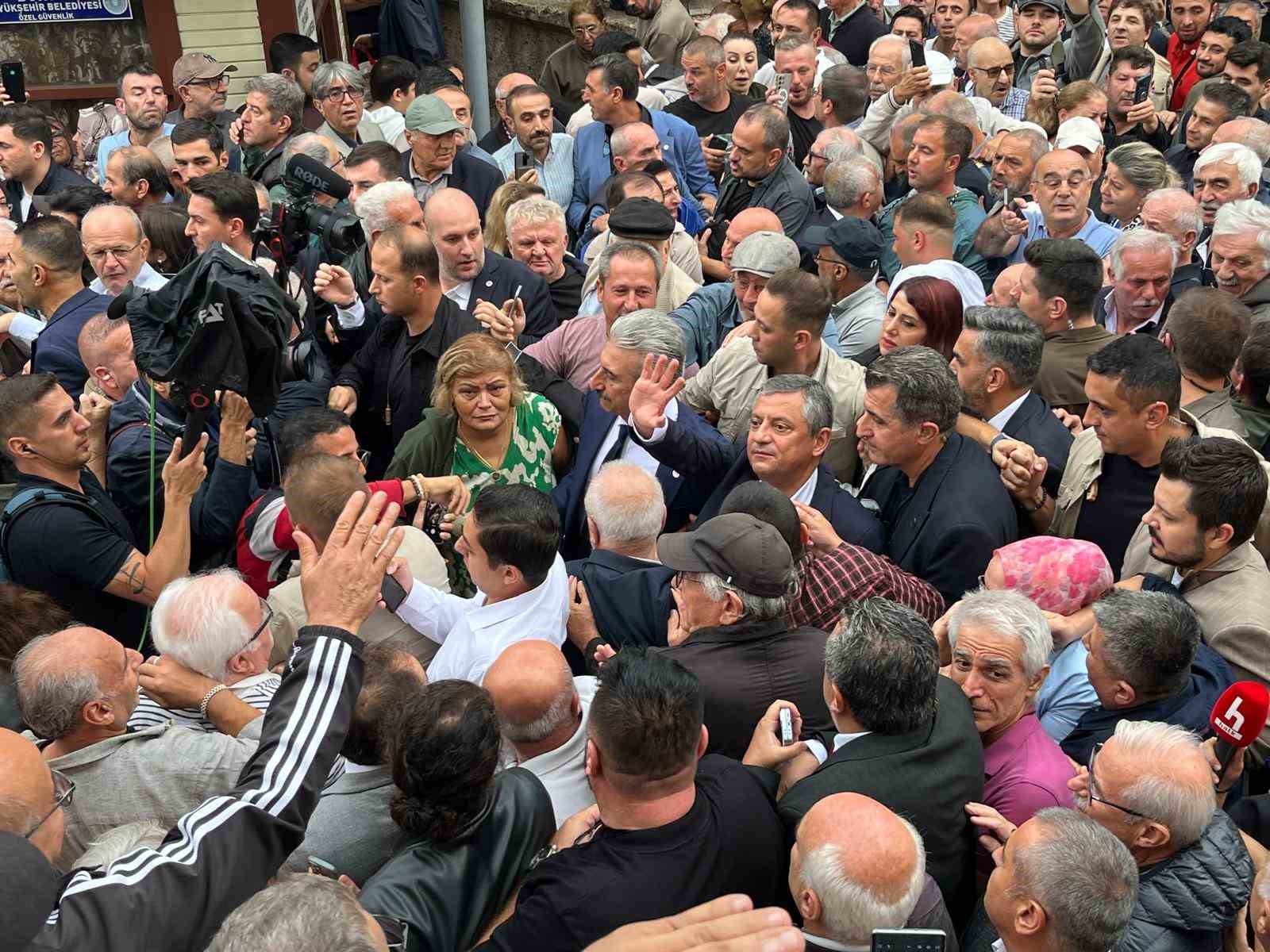 yeni-parti-genel-baskani-ozel-milletin-koydugu-ismi-kimseye-degistirtmeyiz