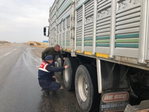 Jandarmadan Kış Lastiği Uygulaması
