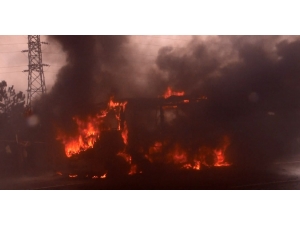 Arnavutköy’de Yolcu Minibüsü Alev Alev Yandı, Facianın Eşiğinden Dönüldü