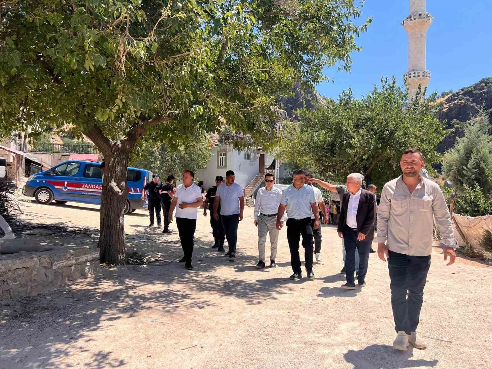 cermik-kaymakami-yol-yapim-calismalarini-denetledi