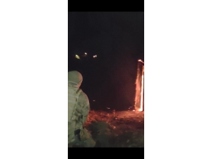 Yangına Uykuda Yakalanan Aileyi Jandarma Havaya Ateş Ederek Uyandırdı