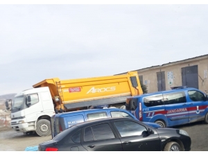 Kamyonun Altında Kalan İşçi Hayatını Kaybetti