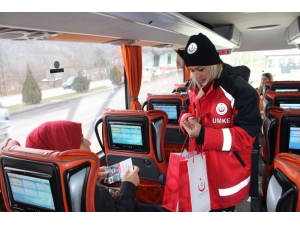 Polisler Durdurdu, Sağlıkçılar Bilgilendirdi