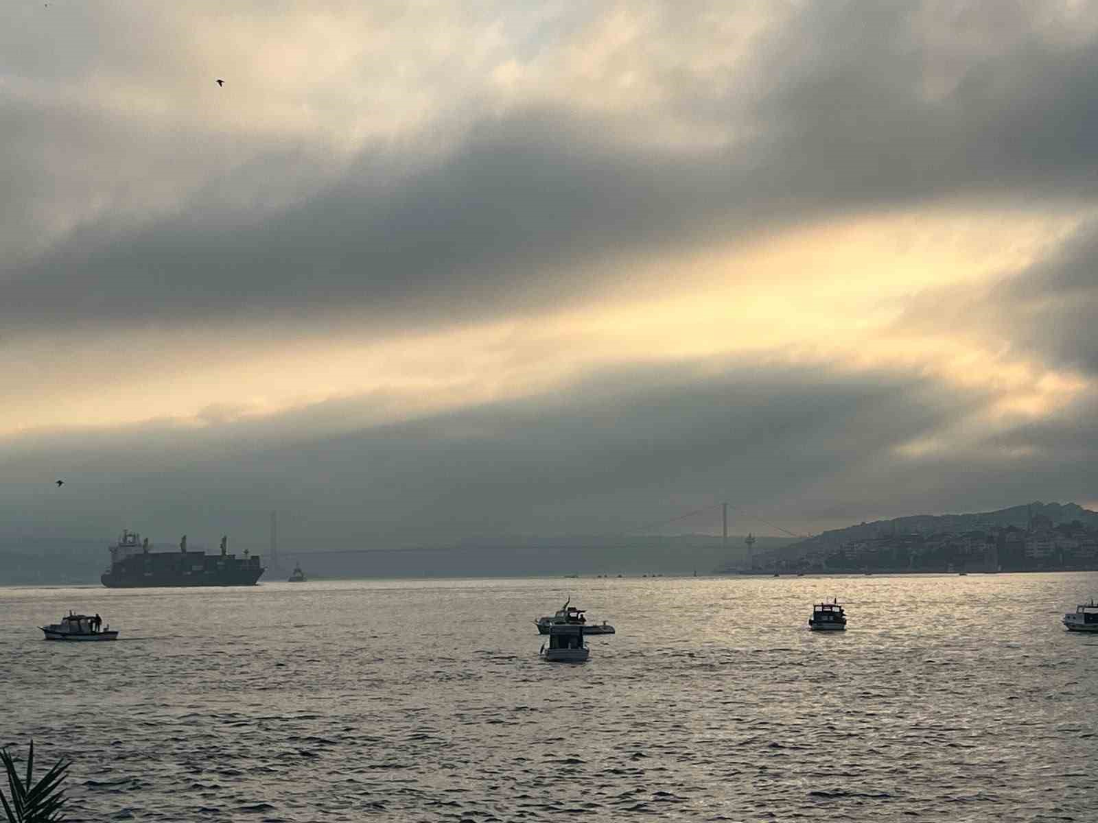 istanbul-da-sabah-saatlerinde-sis-etkili-oldu
