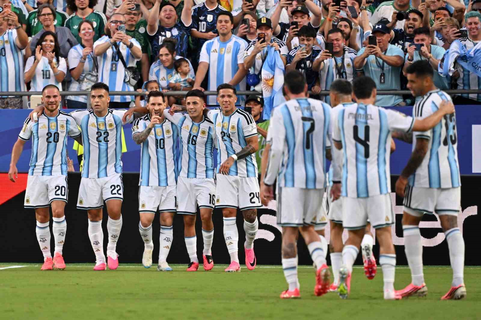 messi-nin-tarihe-gectigi-macta-son-sampiyon-galibiyetle-basladi