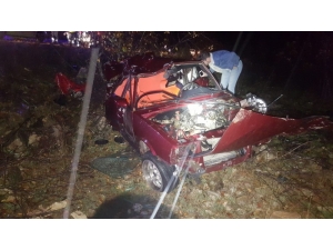 Isparta’da Otomobil Takla Atarak Şarampole Yuvarlandı: 3 Yaralı