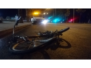 İzmir’de Feci Kaza: Bisiklet Sürücüsü Metrelerce Sürüklendi