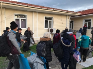 Ayvalık’ta 34 Afganistanlı Göçmen Ve 1 Organizatör Yakalandı