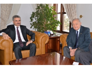 Valinin İsmini Kullanarak Vakfı Dolandırdılar