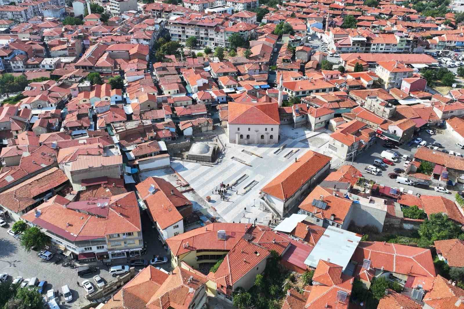kula-nin-tarihi-merkezine-yeni-meydan