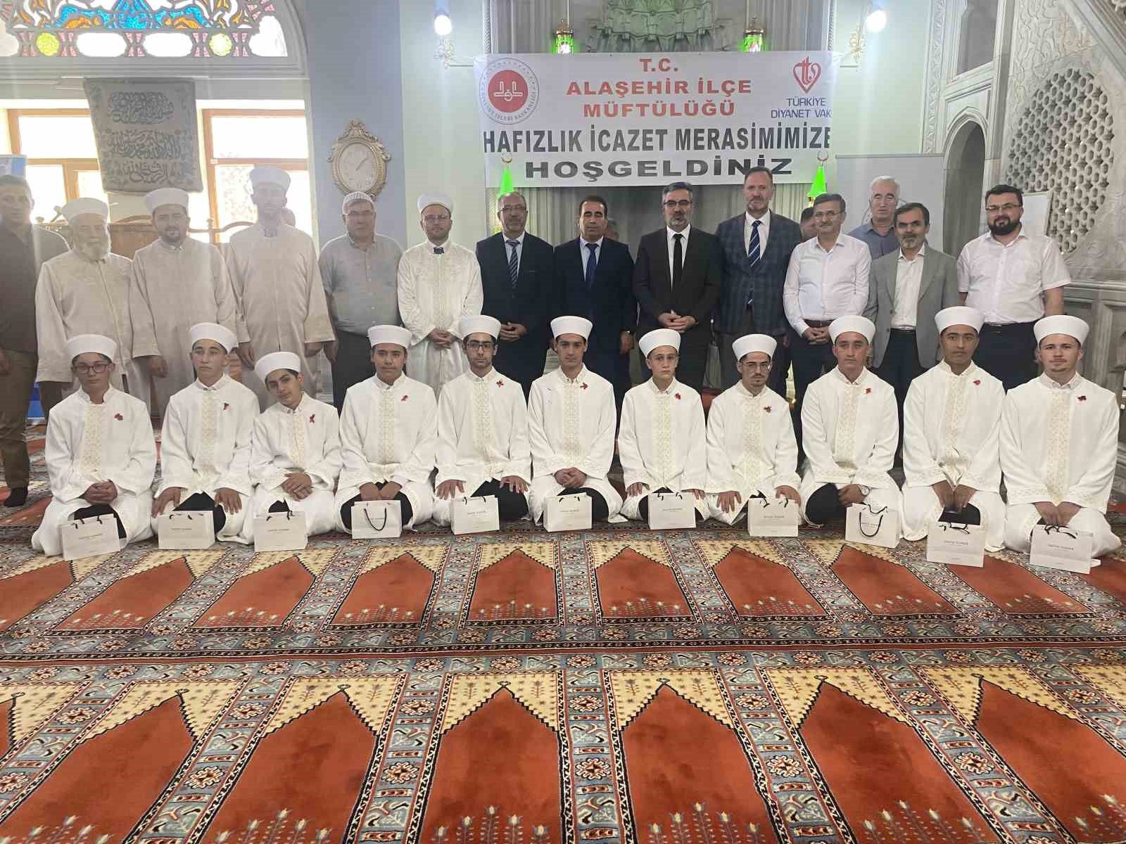 alasehir-de-11-ogrenci-hafizlik-icazeti-aldi