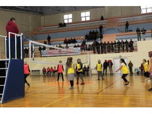 Bitlis’te ‘3. Rektörlük Kız Öğrenci Spor Turnuvası’ Sona Erdi