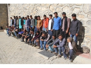 Başkale’de 39 Düzensiz Göçmen Yakalandı