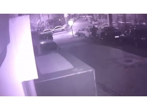 Alkollü Şahıs Park Halindeki Aracın Lastiklerini Kesip, Aynasını Kırdı