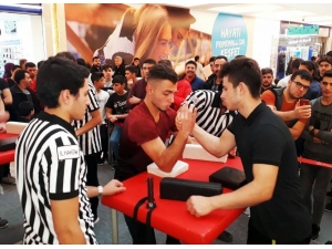 Sivas’ta Bilekler Yarıştı