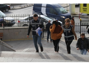 Fuhuş Yaptırdığı İddia Edilen Kadın Tutuklandı