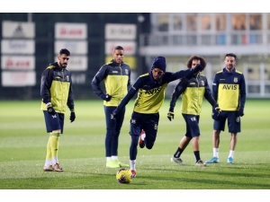 Fenerbahçe Kampa Girdi