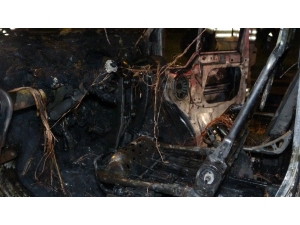 Minibüsün Yol Ortasında Alev Topuna Döndüğü Anlar Kamerada