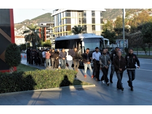 Uyuşturucu Şüphelilerinden Gazetecilere: “Çek Alanya Yakışıklı Görsün”