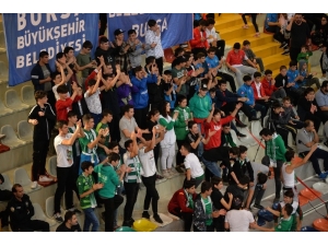 Efeler Taraftarına Kazandırıyor