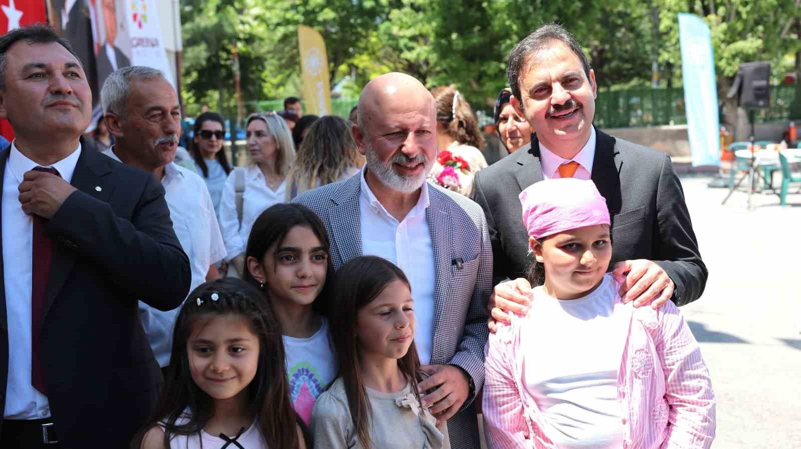 baskan-colakbayrakdar-karne-sevinci-yasayan-ogrencileri-tebrik-etti