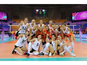 Eczacıbaşı Vitra, Yarı Finalde