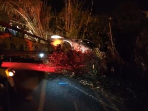 Samandağ’da Otomobil Bahçeye Uçtu