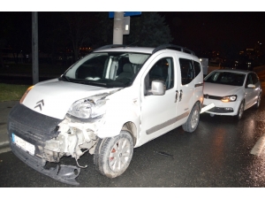 Unkapanı Köprüsü’nde Kazada Yaralanan Köpeğin İmdadına Vatandaşlar Yetişti