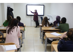 Haliliye’de Öğrenciler Ücretsiz Kursta Sınavlara Hazırlanıyor