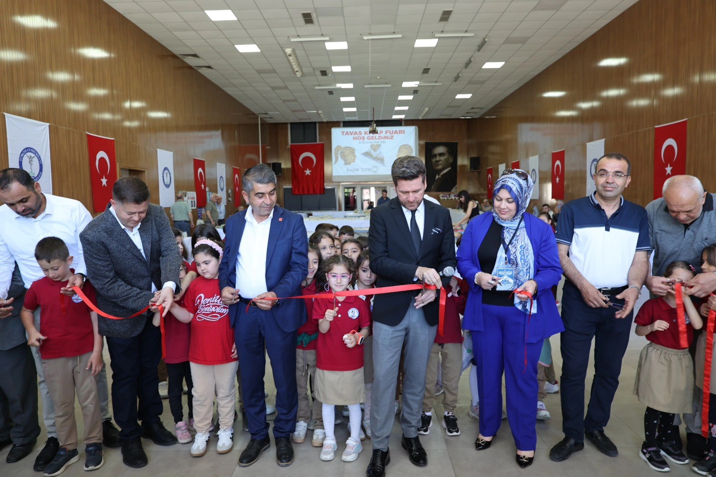 tavas-kitap-fuarinda-39-yazar-ve-sair-okurlariyla-bulusuyor