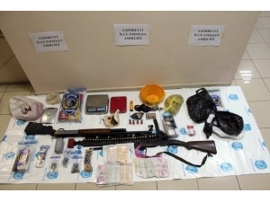 Uyuşturucu Ticareti Yapan 2 Zanlıya Tutuklama