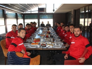 Bilecikspor’a Ak Partili Meclis Üyesinden Kahvaltı