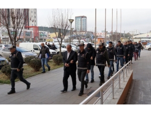 Sahte Evraklarla İnsan Kaçakçılığı Yapan Çeteden 4’ü Tutuklandı