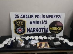 Uyuşturucu Satıcısı Olduğu İddia Edilen 5 Kişi Yakalandı