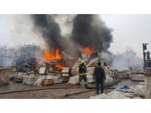 İnşaat Malzemeleri Deposunda Yangın